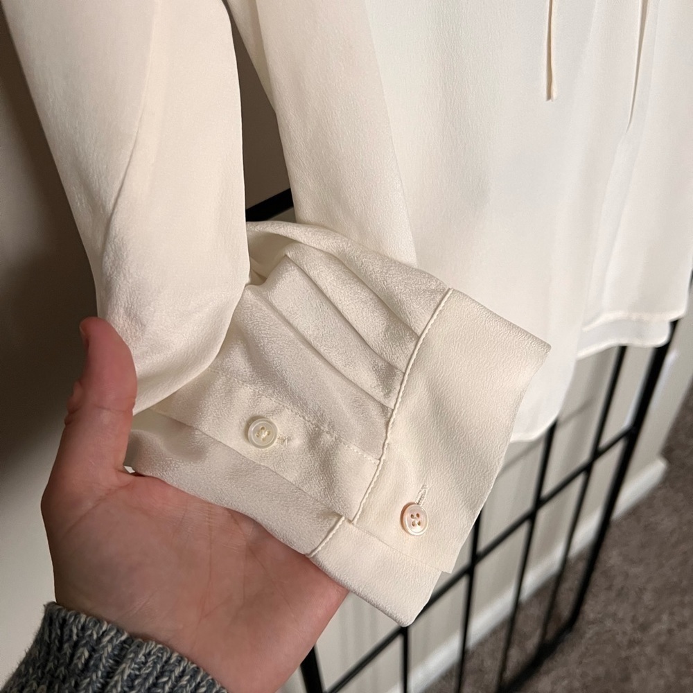 Joie Ivory 100% Silk Lace Up Blouse Sz S - Picture 4 of 7